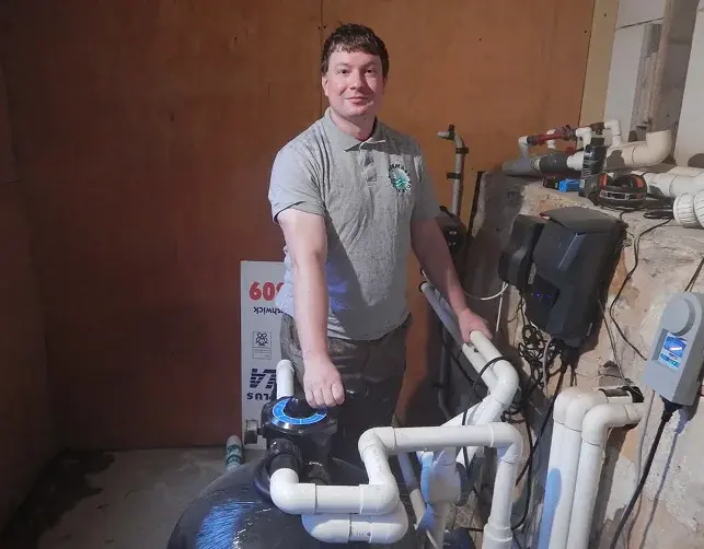 PoolSmart technician with a newly installed pool pump and filter